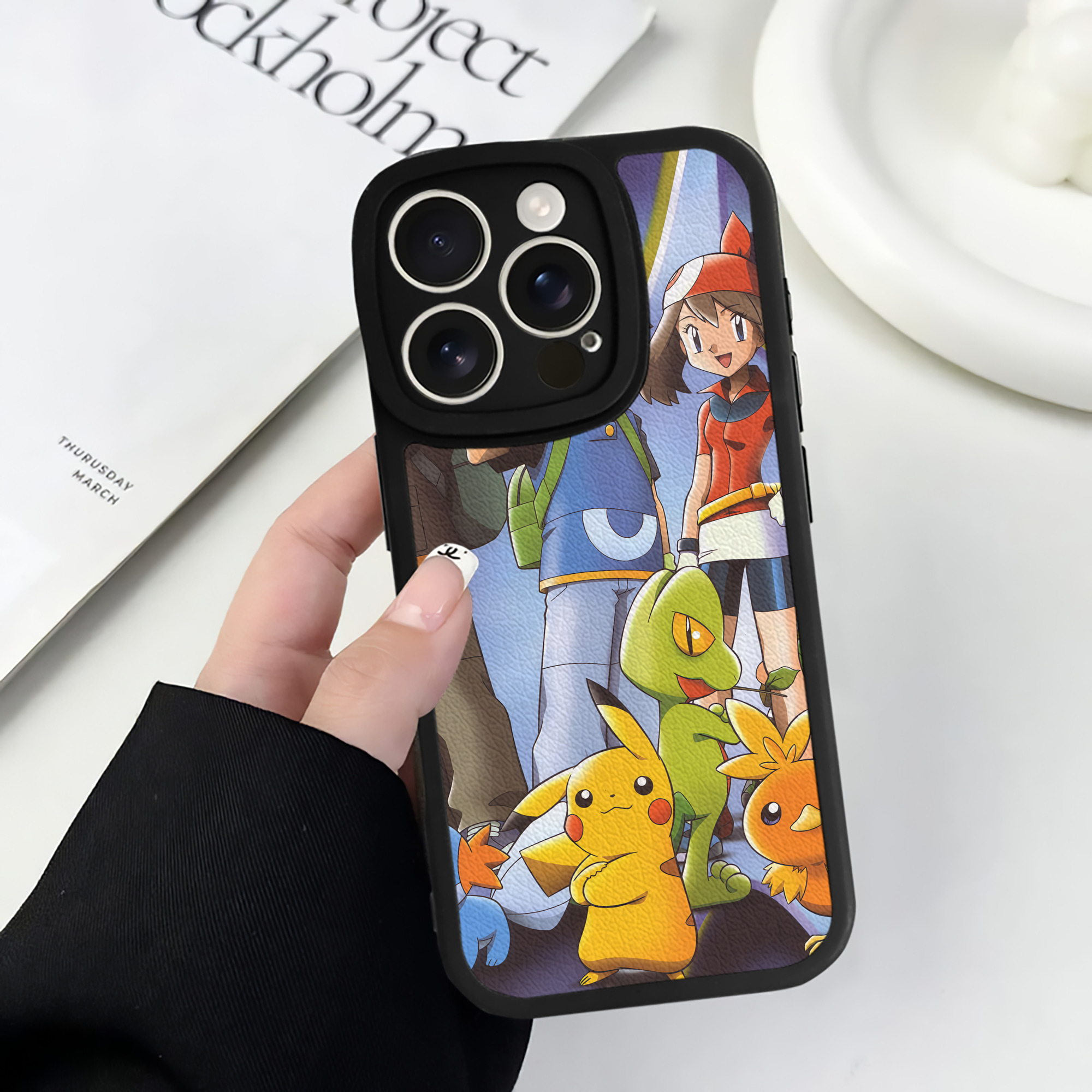 （画像用） ポケットモンスター Pokémon 【iPhone 16シリーズ対応】シリコンスマホケース（レザー調） 材質：シリコン